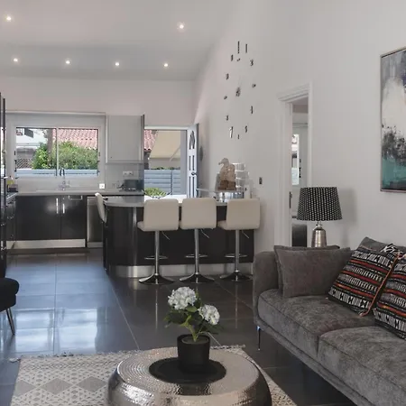 Botanical Art House By Staycom Apartment *