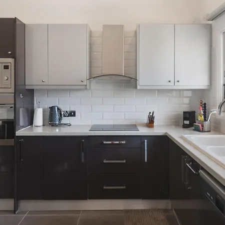 Botanical Art House By Staycom Paphos